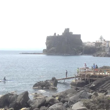 Blu E Il Castello آتْشّي كاستيلّو