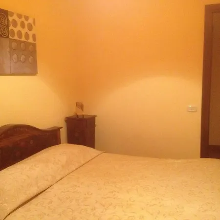 فندق مبيت وإفطار Blu E Il Castello آتْشّي كاستيلّو