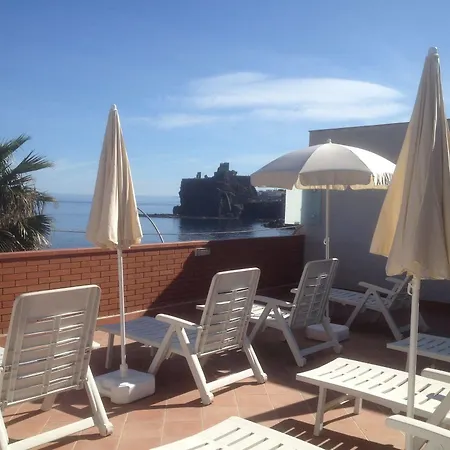 Blu E Il Castello